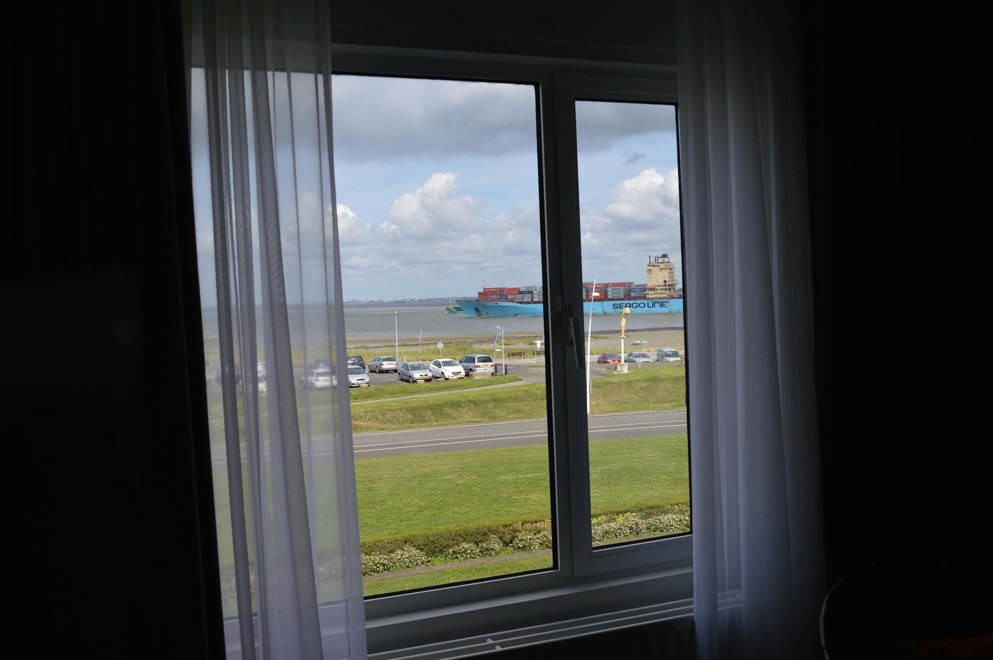 Hotel De Blaauwe Leeuw Terneuzen Bagian luar foto