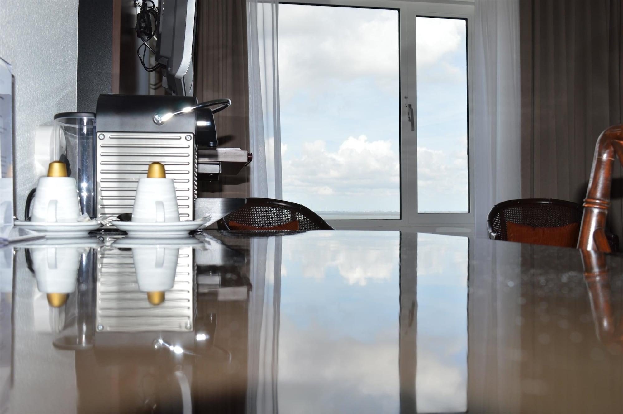 Hotel De Blaauwe Leeuw Terneuzen Bagian luar foto