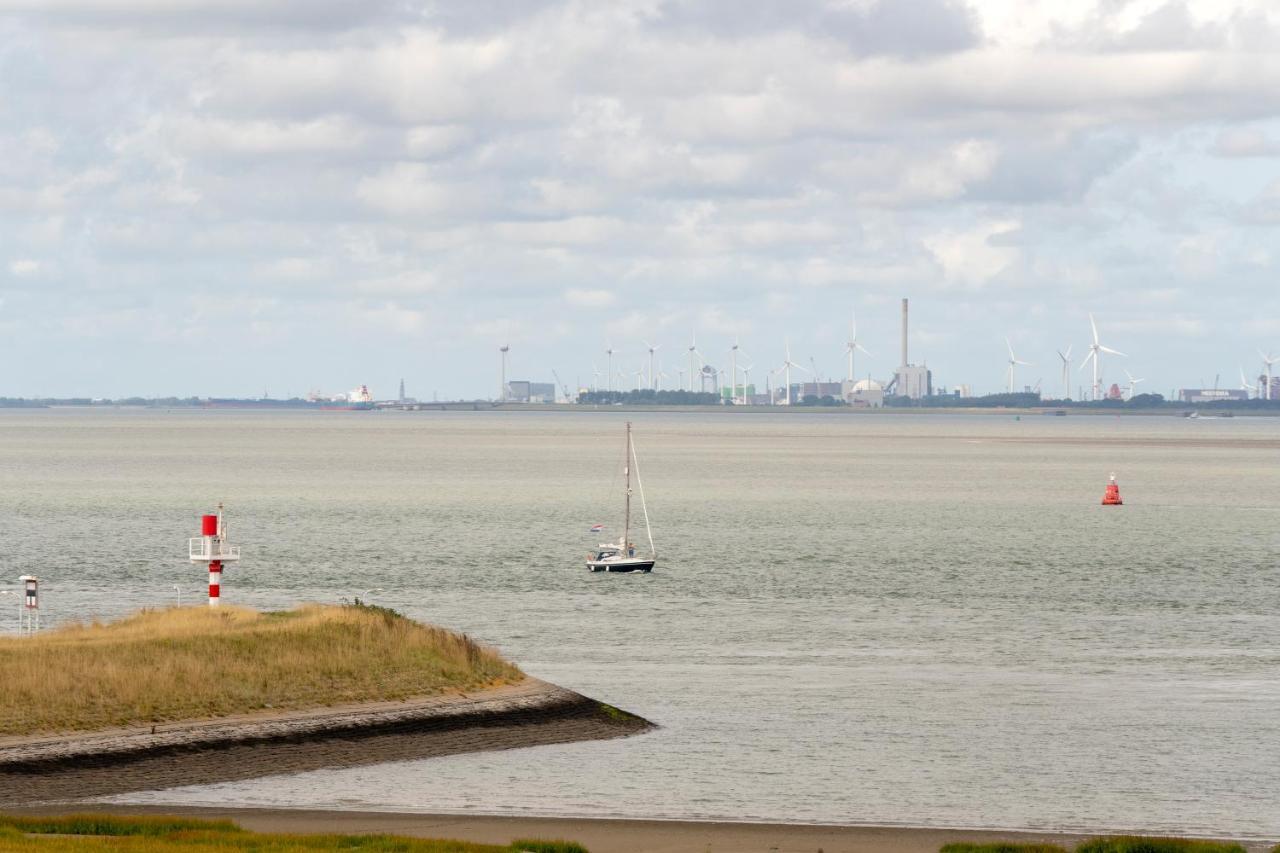 Hotel De Blaauwe Leeuw Terneuzen Bagian luar foto